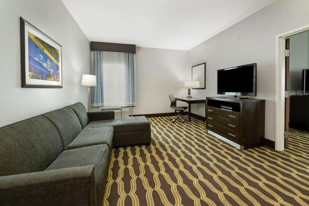 La Quinta Inn & Suites by Wyndham Houston Humble Atascocita - photo 21