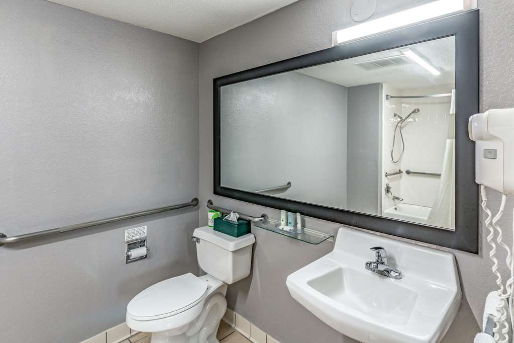 Quality Inn I 10 East near Frost Bank Center - photo 22