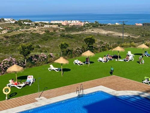 Small Oasis Nelson Mandela Apartment with sea view two bedrooms parking terrace and pool — 4-Star Luxury Hotel in Manilva, Spain