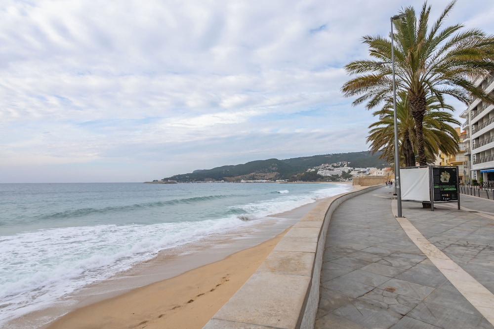 Casa da Praça Alojamento Local — 4-Star Luxury Hotel in Sesimbra, Portugal