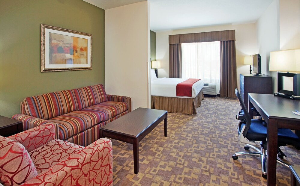 Holiday Inn Express & Suites Topeka North by IHG - photo 4