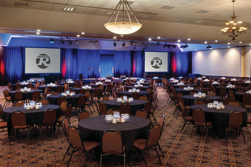 Bismarck Hotel and Conference Center - photo 34