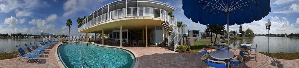Winter Quarters Encore Manatee RV Resort - photo 15