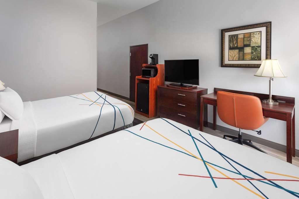 La Quinta Inn & Suites by Wyndham Woodward - photo 25