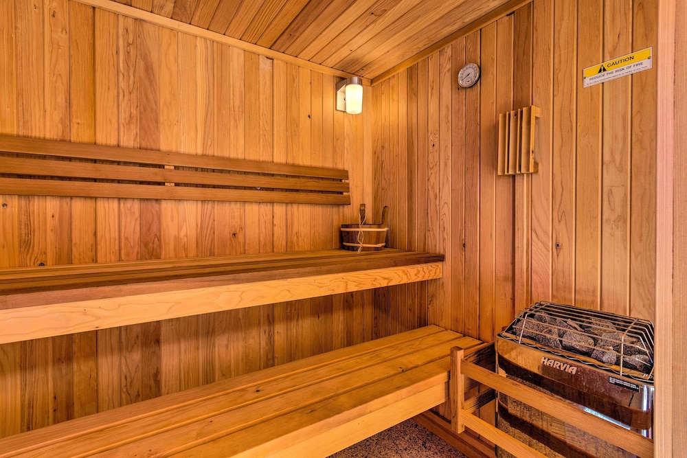 Golf Sauna Creek: Spectacular Smoky Mtn view Gem — hotel in Maggie Valley