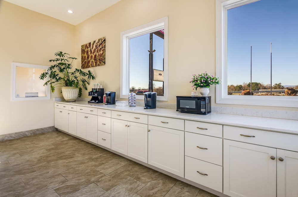 Red Roof Inn Madison Heights VA - photo 4