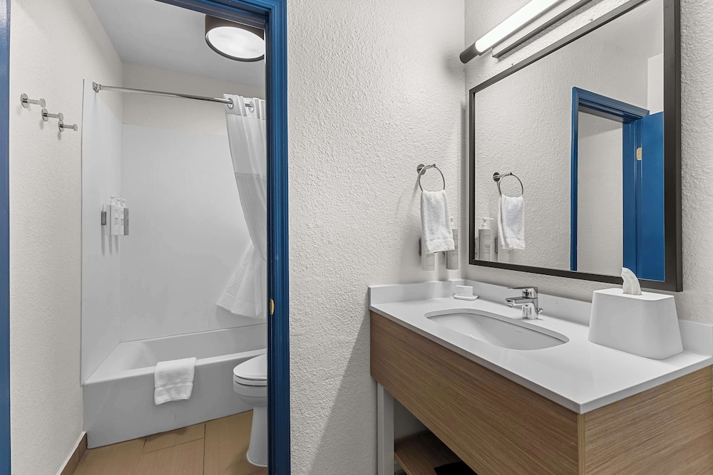 Spark by Hilton Glendale Phoenix North - photo 35