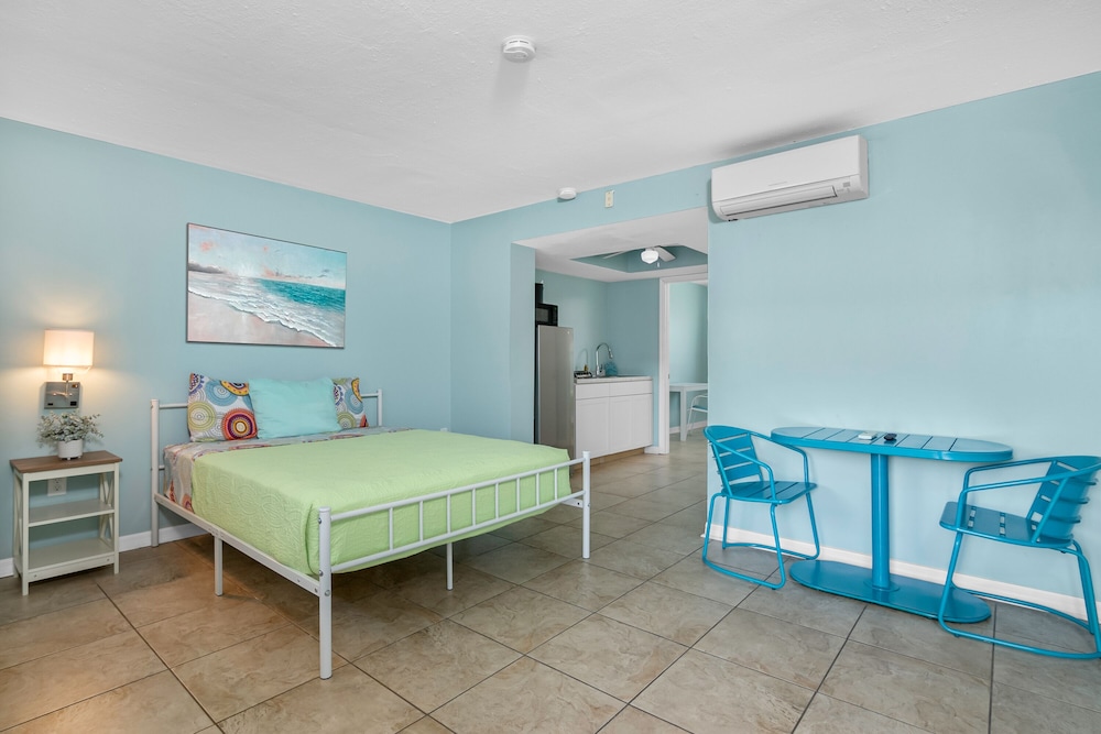 Latitude 26 Waterfront Resort & Marina - photo 10