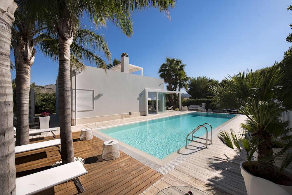 Villa Bellini — 4-Star Luxury Hotel in Custonaci, Italy