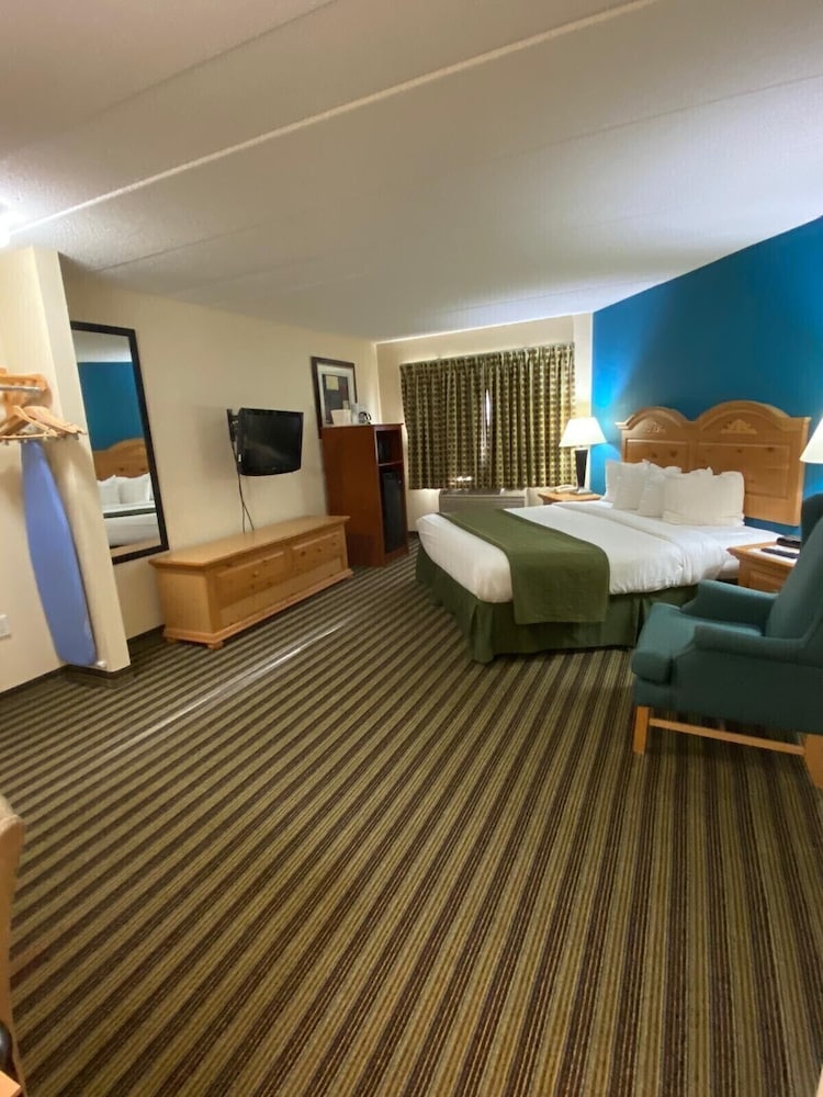 American Inn and Suites - photo 16