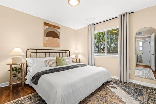 New Pet Friendly 1BR in the heart of Roseville — 4-Star Luxury Hotel in Roseville, United States