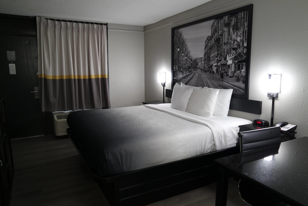 Super 8 by Wyndham Savannah - photo 26