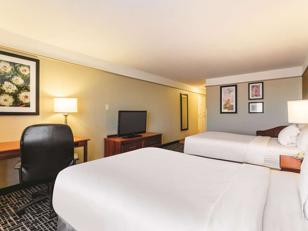 La Quinta Inn & Suites by Wyndham Deming - photo 19