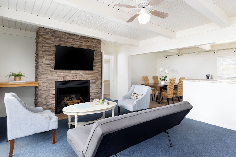Pacific Edge Hotel - photo 15