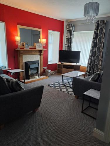 94 Main Street Pembroke Holiday Home — 4-Star Luxury Hotel in Pembroke, United Kingdom