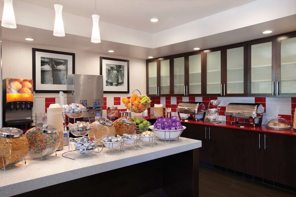 Hampton Inn & Suites Anaheim Garden Grove - photo 28