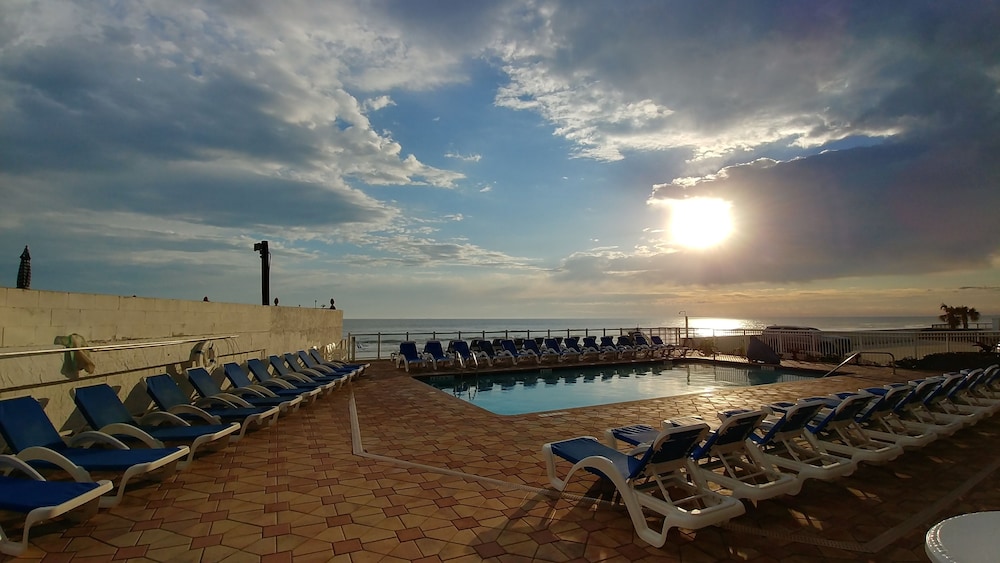 Tropical Winds Oceanfront Hotel - photo 77