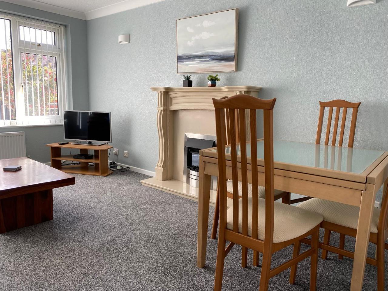 Quiet Ground Floor apartment with parking — 4-Star Luxury Hotel in Morecambe, United Kingdom