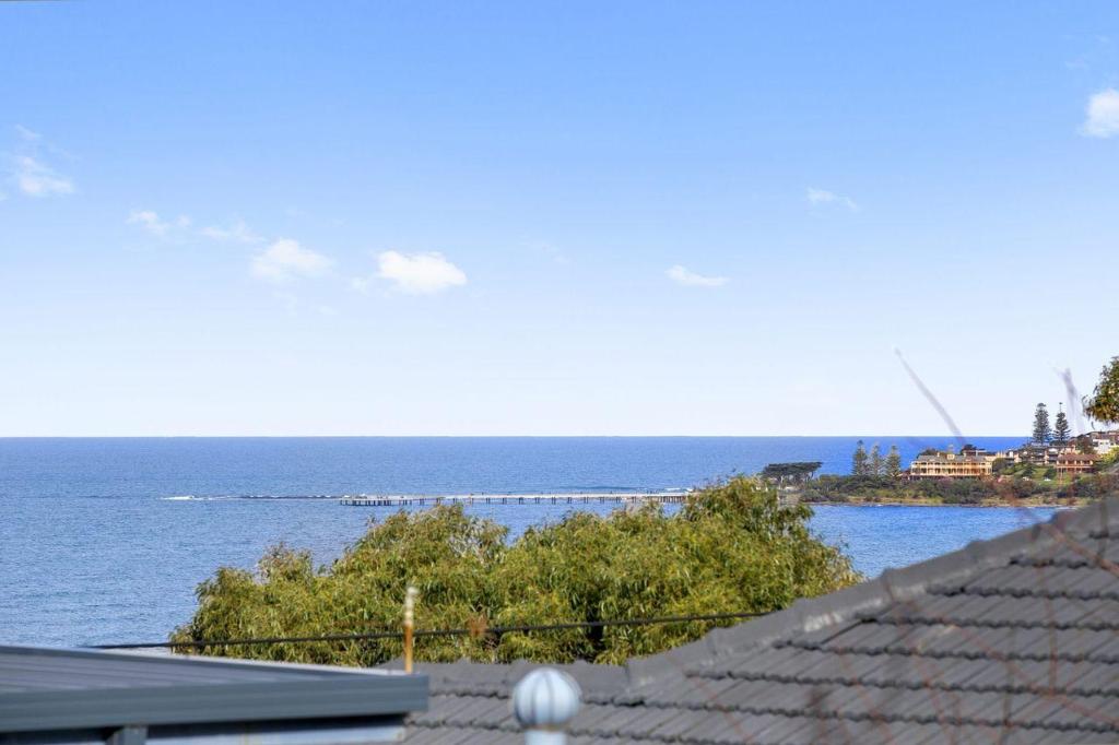 SeaEsta Modern Beachside Escape in Tranquil North Lorne BYO Linen in Lorne, Australia