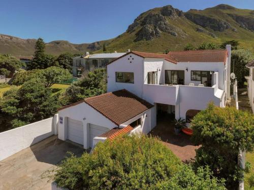 142 on 10 Family and Friend Holiday home — 4-Star Luxury Hotel in Hermanus, South Africa