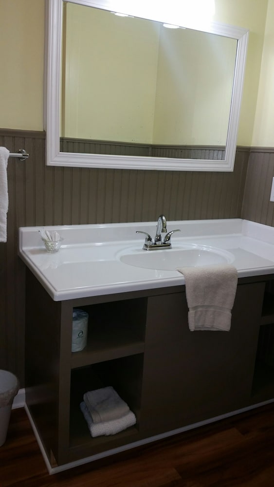 A Holiday Motel - photo 31