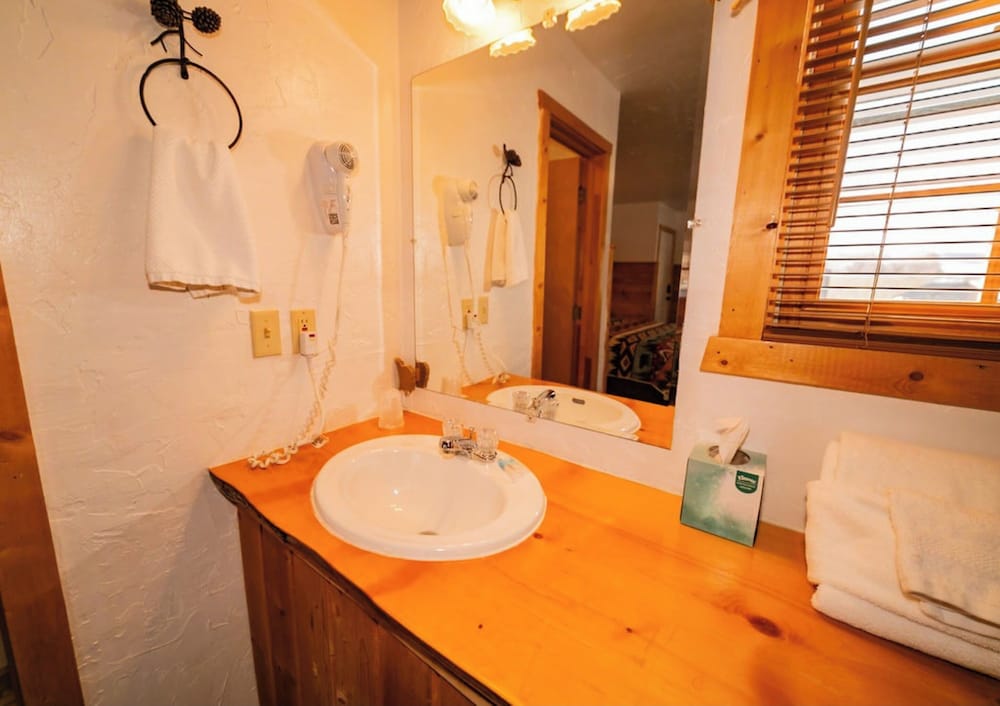 Chinook Winds Motel - photo 136