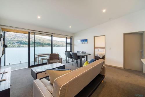 Atalante Lakefront Location with Stunning Views — 4-Star Luxury Hotel in Queenstown, New Zealand