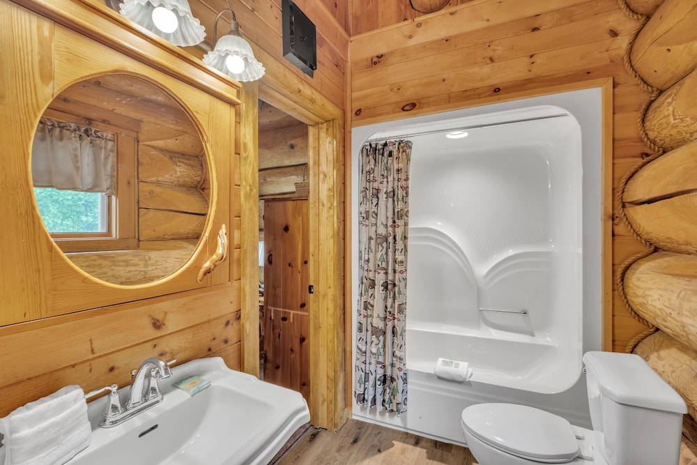 Royal Views Private Mountain Top Cabin 2 Bedroom Cabin by Heavenly Views Resort - photo 16