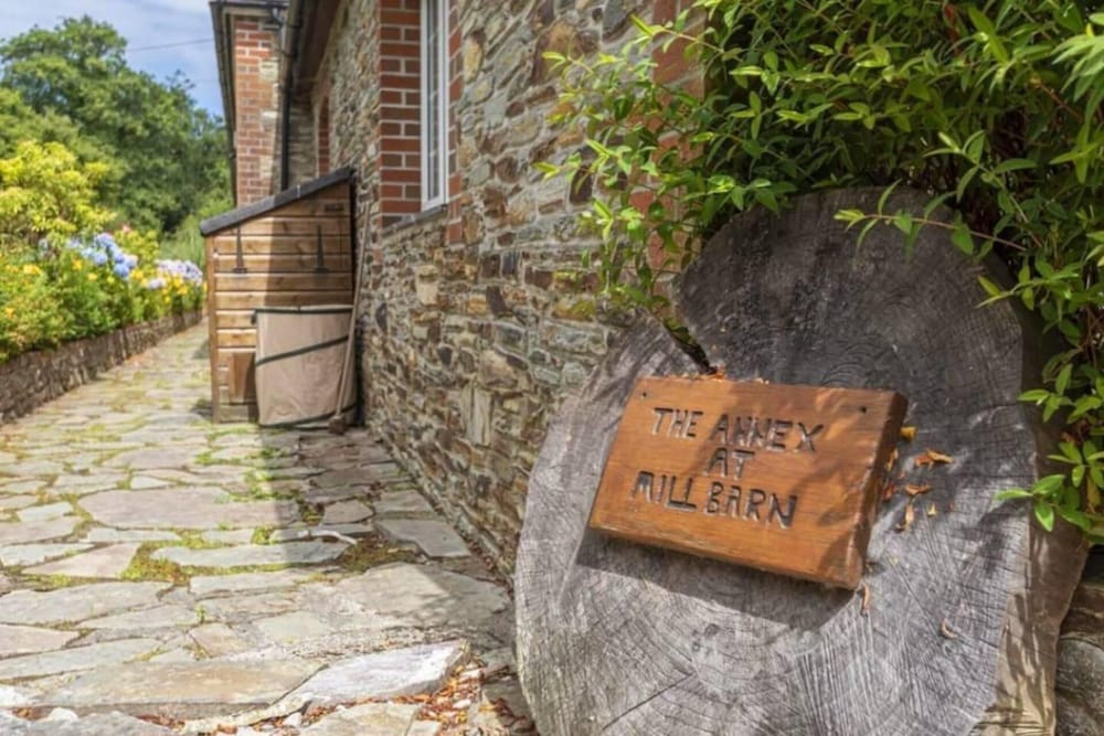 2 Bed Annex Sleeps 6 7 Min Drive From the Beach in Truro, United Kingdom