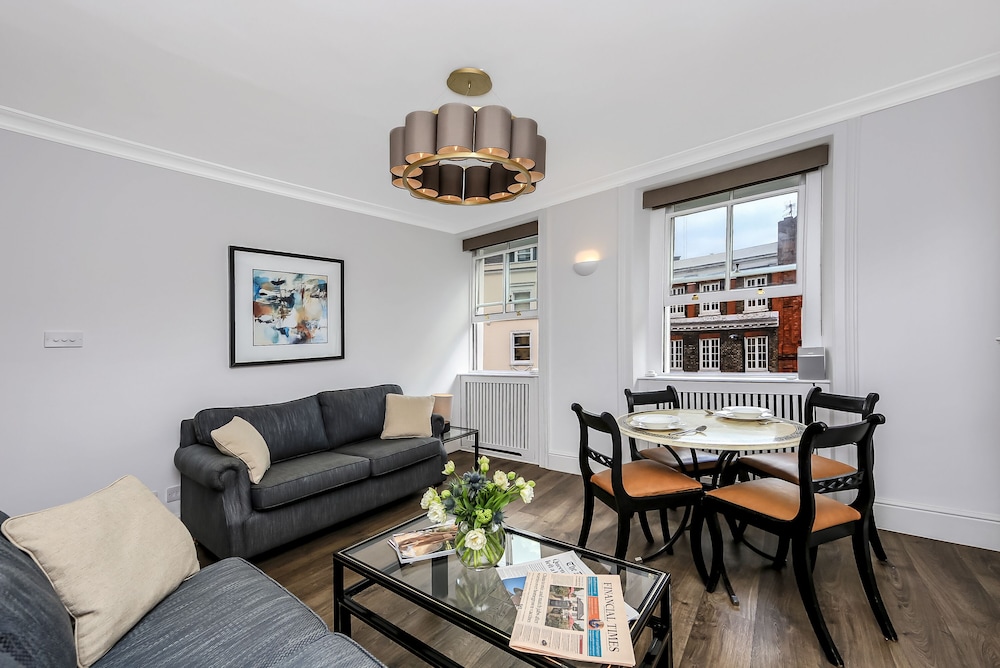 10 Curzon Street Apartments by Mansley — 4-Star Luxury Hotel in London, United Kingdom