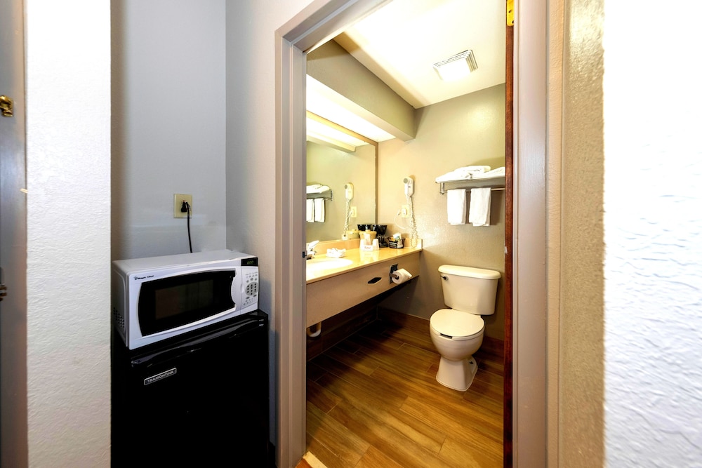 Red Roof Inn Atlanta Southeast Stockbridge - photo 38