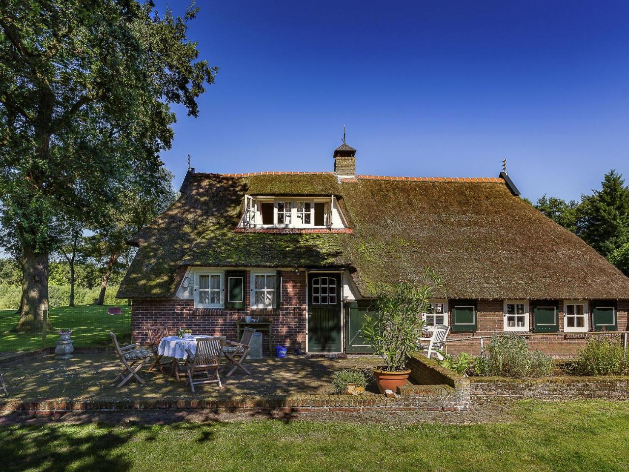 Lovely Villa in Rheezerveen With Pond — 4-Star Luxury Hotel in Hardenberg, Netherlands