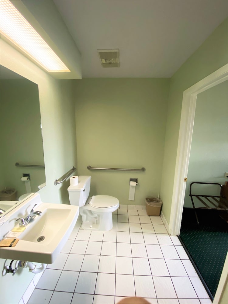 Pine Point Inn & Suites - photo 14