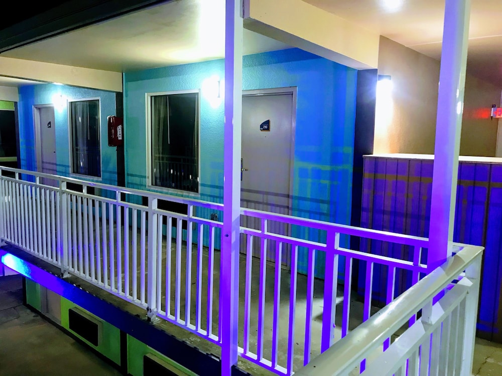Tropical Inn & Suites - photo 65