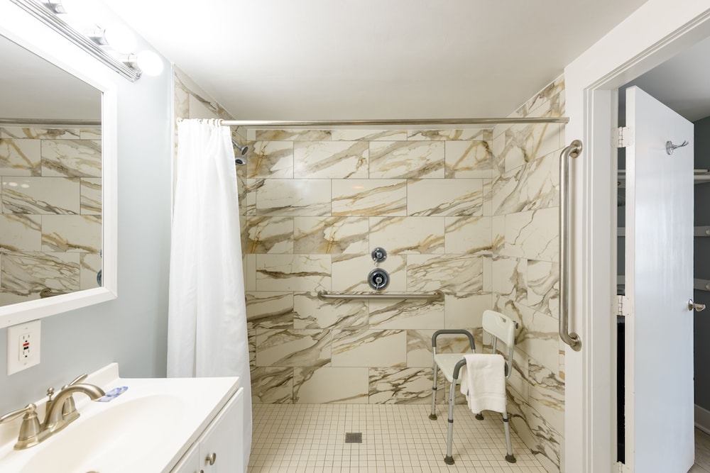 MV Surfside Hotel - photo 42