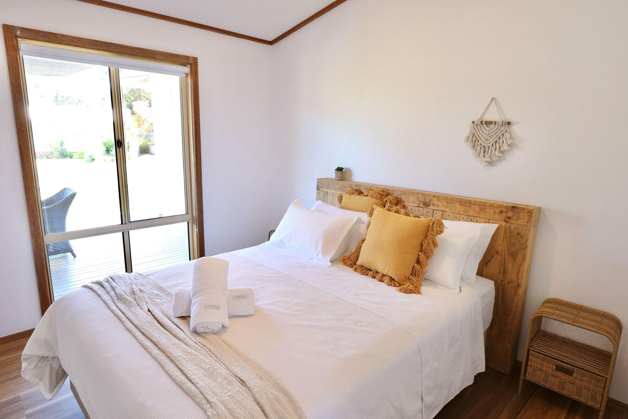 Town Central on Ryan 100m to beach and Main Street in Robe, Australia