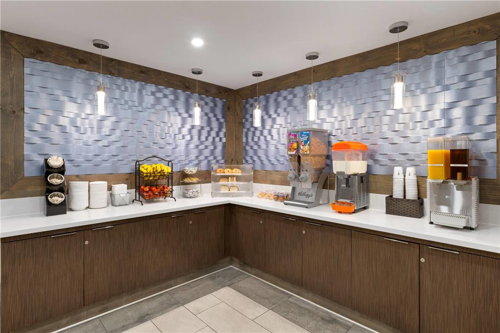 Travelodge Inn & Suites by Wyndham Anaheim on Disneyland Dr - photo 34