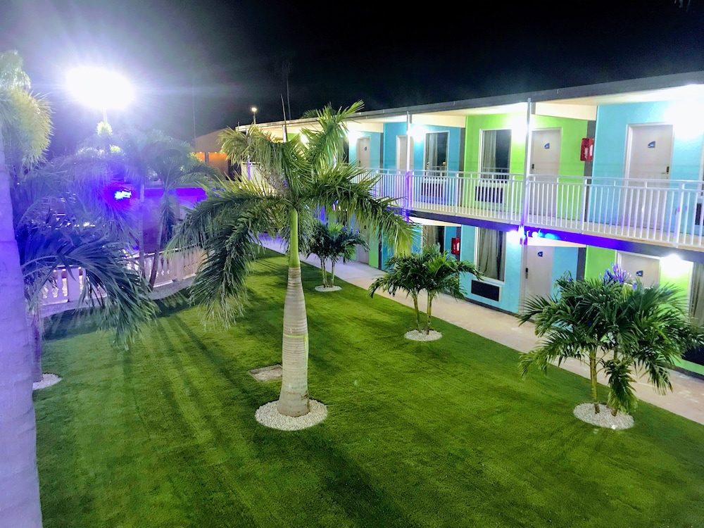 Tropical Inn & Suites - photo 90