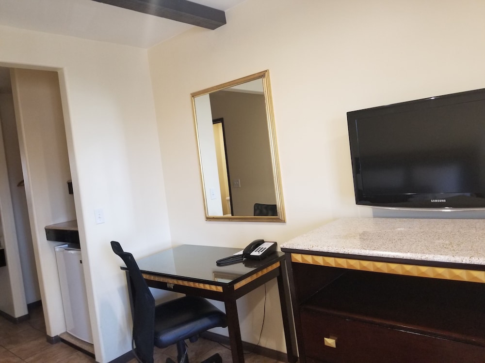 Tuscan Garden Inn - photo 15