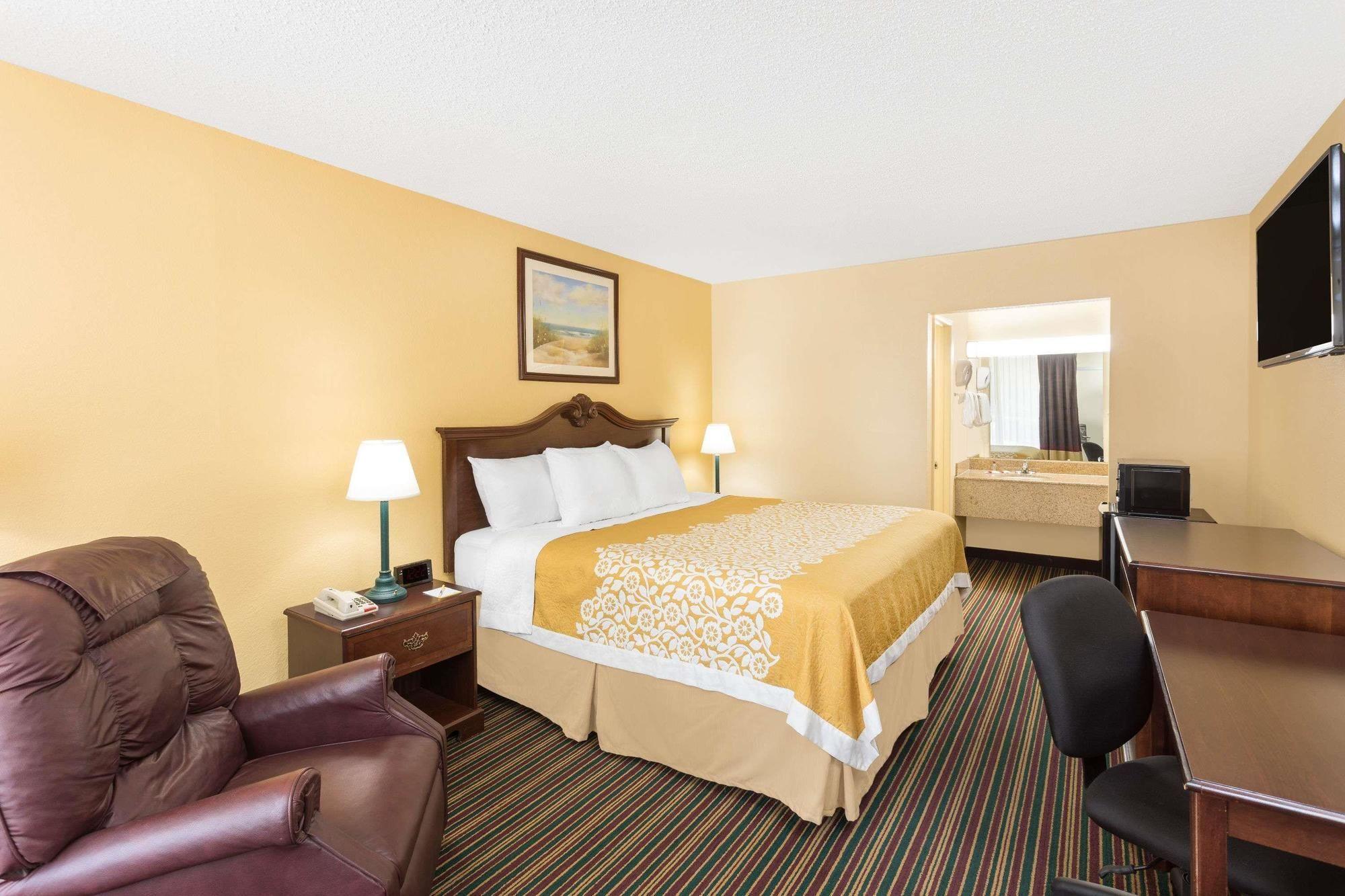 Days Inn by Wyndham Mt Pleasant Charleston Patriots Point - photo 2