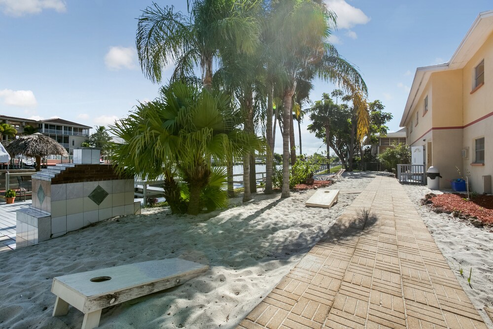 Hideaway Waterfront Resort & Hotel - photo 46