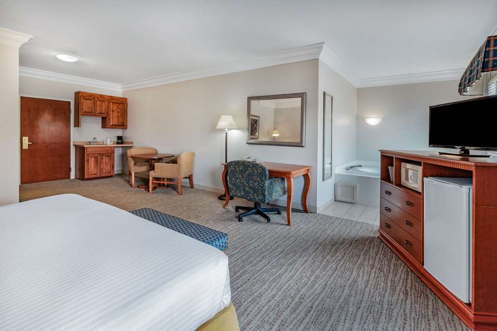 Days Inn by Wyndham Altavista - photo 32
