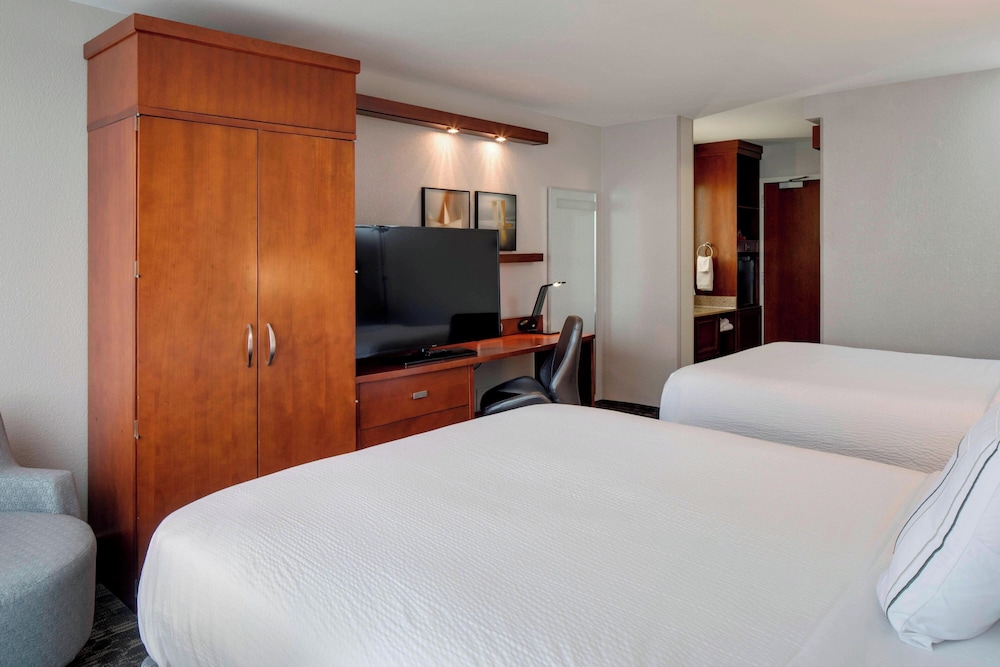 Courtyard by Marriott Boston Logan Airport - photo 15
