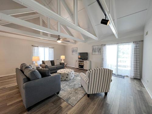 708 Queens Grant - photo 6