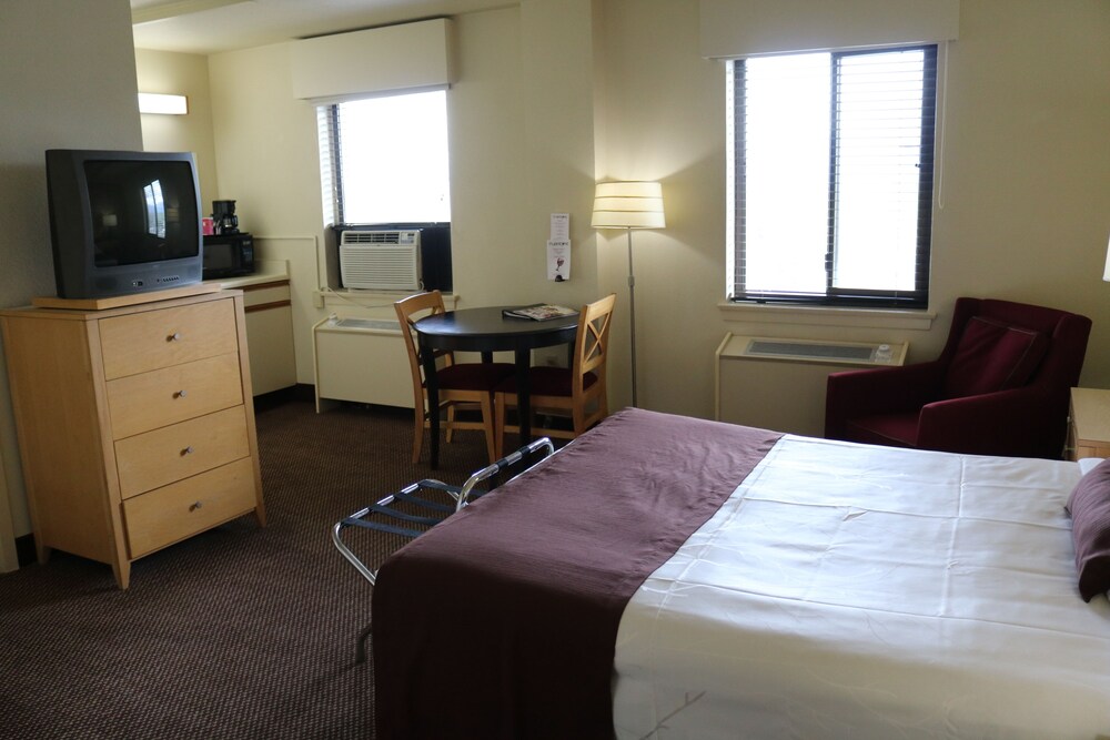 Inlet Tower Hotel & Suites - photo 8