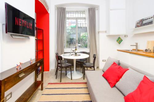 Elegante dimora Garibaldi 15 min to Duomo — 4-Star Luxury Hotel in Milan, Italy