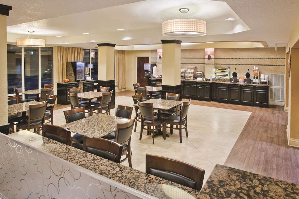 La Quinta Inn & Suites by Wyndham Hot Springs - photo 50
