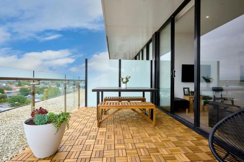 Stylish Urban Retreat Prime Location — 4-Star Luxury Hotel in Melbourne, Australia