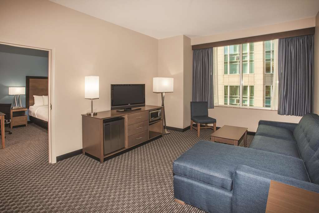 La Quinta Inn & Suites by Wyndham Chicago Downtown - photo 59