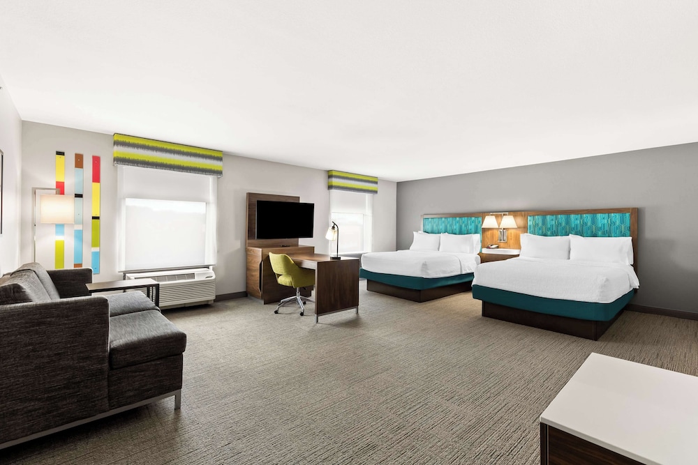 Hampton Inn & Suites Canton - photo 15